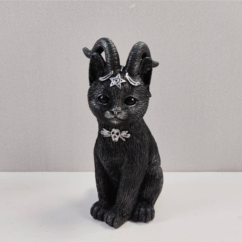 Gato Wicca con Cuernos
