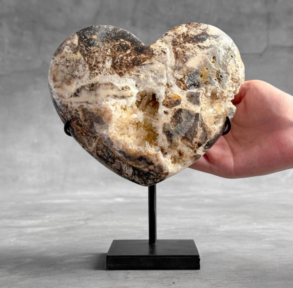 Corazón de cuarzo de colección sobre soporte tamaño