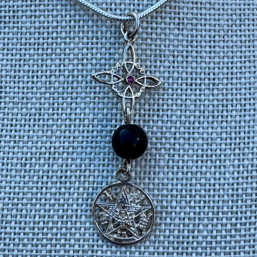 Amuleto Doble Protección Plata 925 con Azabache, Nudo de Bruja y Tetragramatón (Activado) | Magicka Shop SKU AMUL-DOBPROT-AZA-PLATA detalle