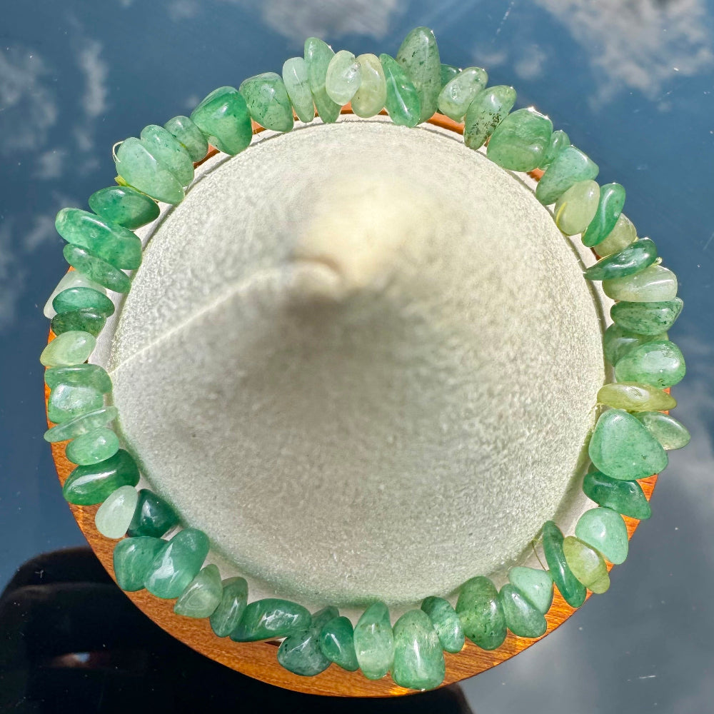 Pulsera elástica de chips de Cuarzo Verde de Brasil detalle