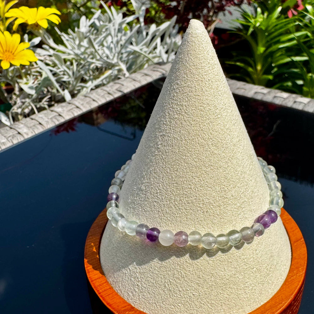 Pulsera elástica de Fluorita Arcoíris (bolas 3mm de colores) de China - Claridad y Enfoque | Magicka Shop SKU PULS-FLUARC-B3