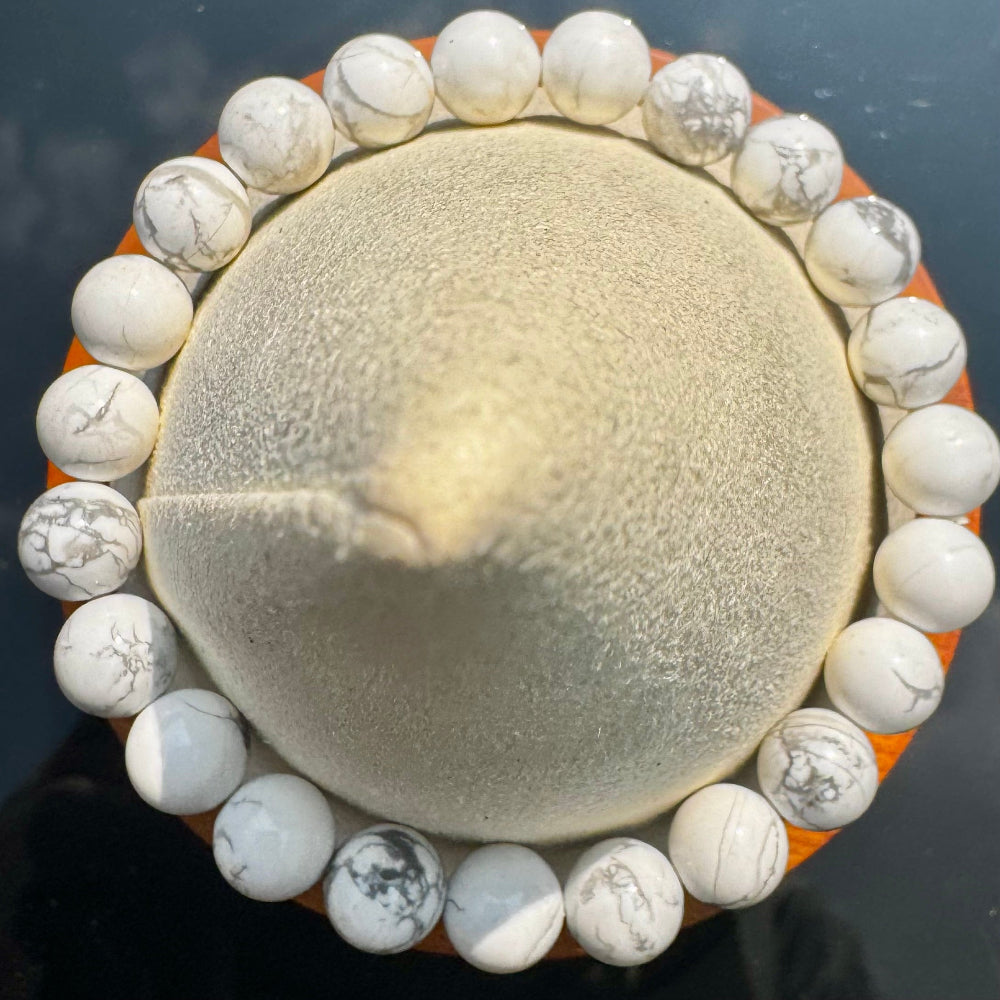 Pulsera elástica de Howlita (bolas 8mm) de Canadá - Calma y Paciencia | detalle