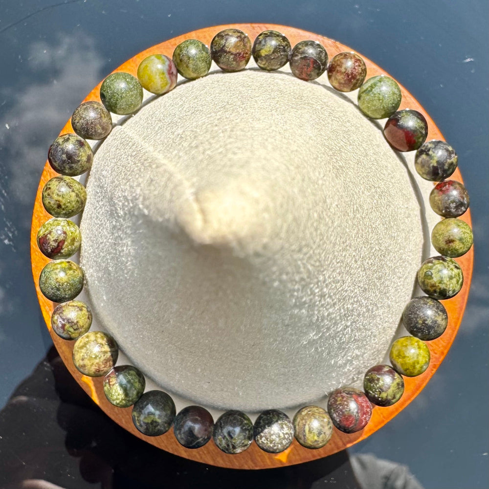 Pulsera elástica de Sangre de Dragón (Heliotropo, bolas 6mm) de Brasil - detalle