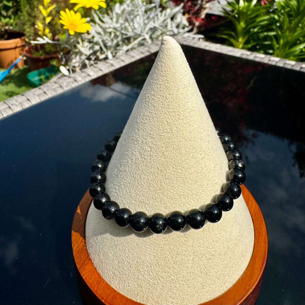 Pulsera elástica de Turmalina Negra (bolas 6mm) de Brasil - Protección y Enraizamiento | Magicka Shop SKU PULS-TURNEGRA-B6