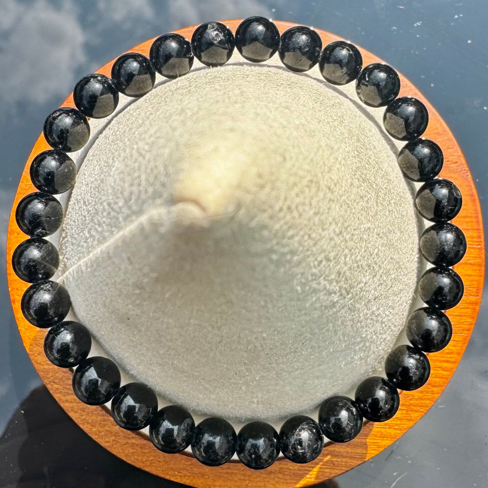 Pulsera elástica de Turmalina Negra (bolas 6mm) de Brasil - detalle