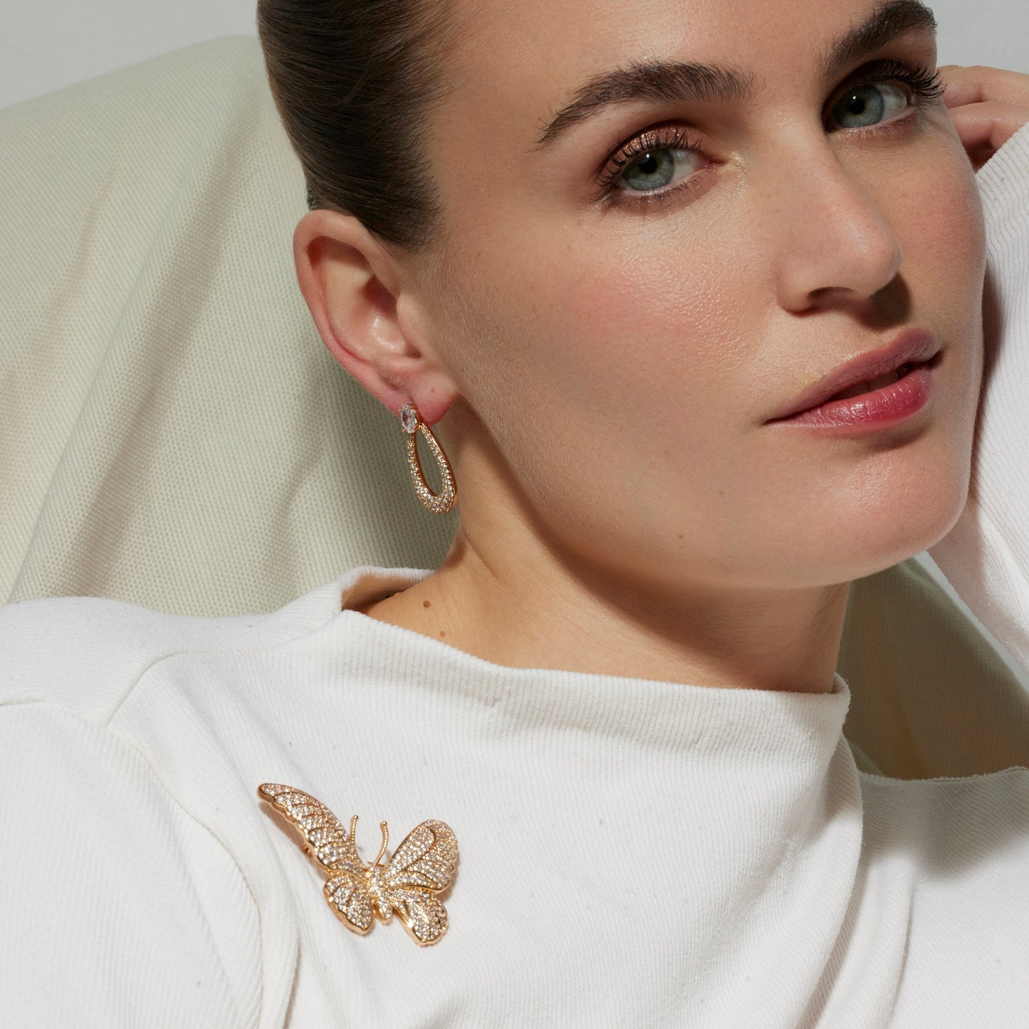 Broche con Circonita Brillante acabado oro 18k - Binde