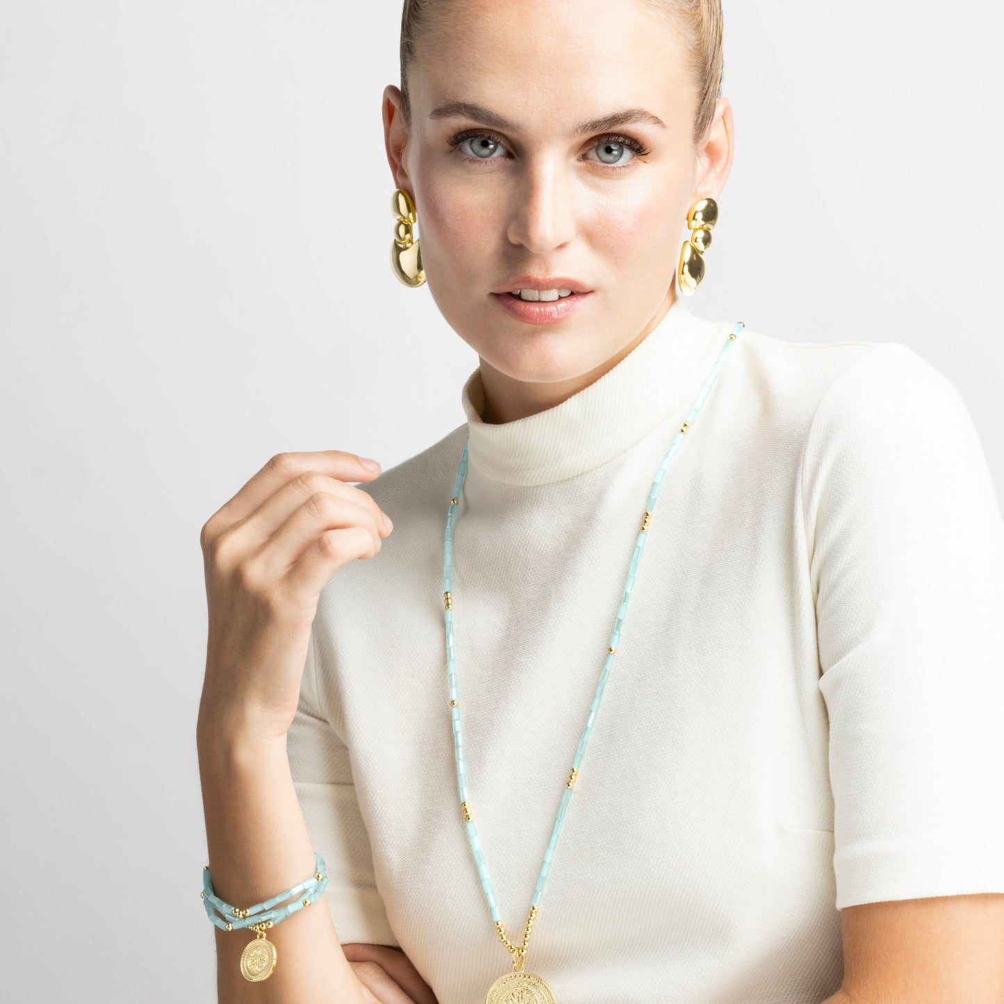 Pulsera con Cristal Azul acabado oro 18k - Thyu