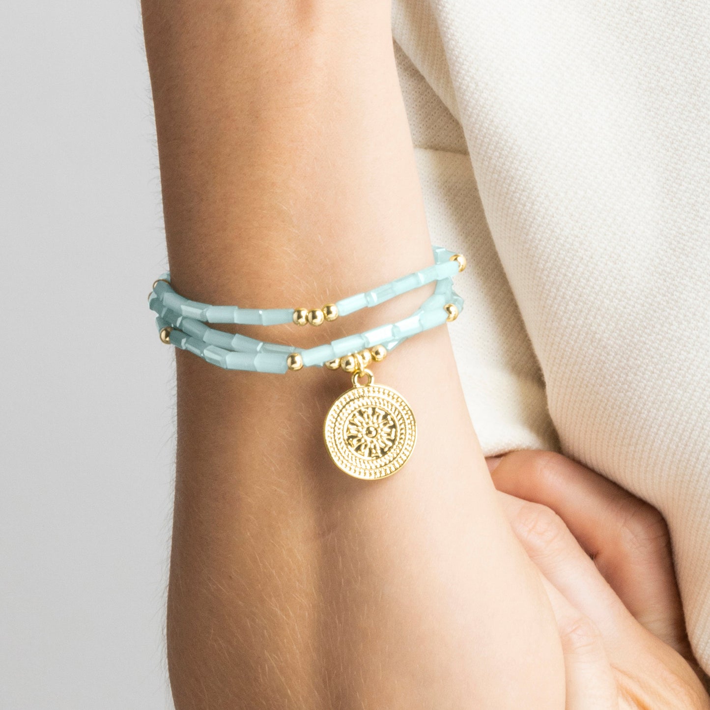 Pulsera con Cristal Azul acabado oro 18k - Thyu