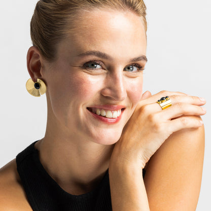 Anillo con Onix acabado oro 18k - Lessa