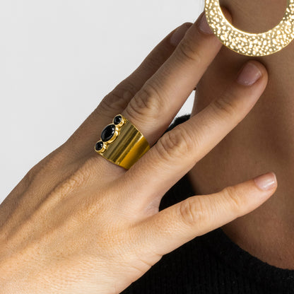 Anillo con Onix acabado oro 18k - Lessa