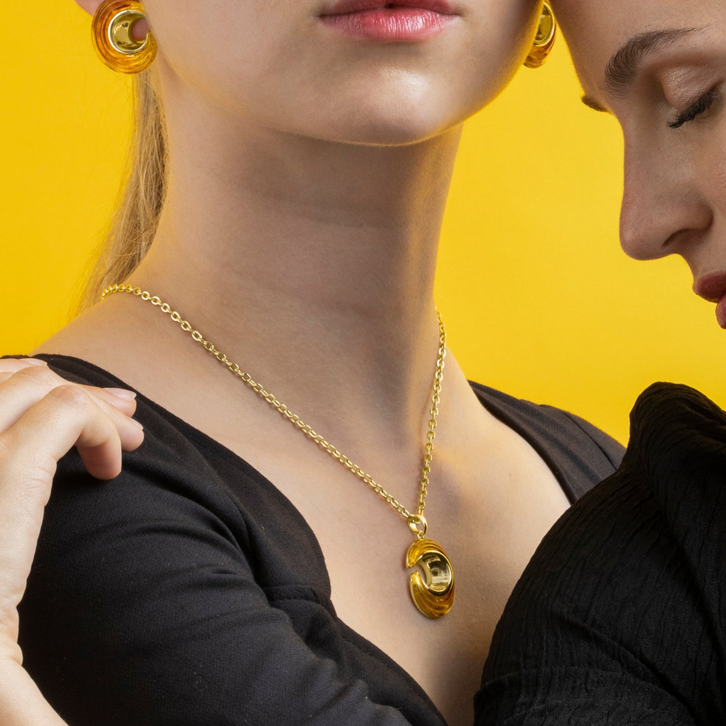 Collar con Resina Ambar acabado oro 18k - Overnya