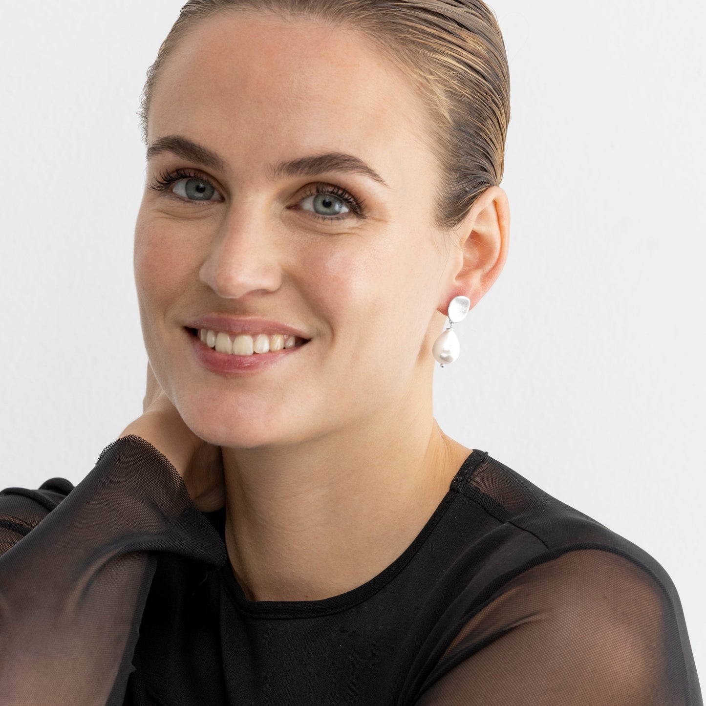 Pendientes con Perla Blanca acabado plata - Aoya