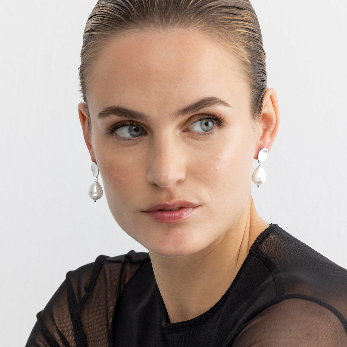 Pendientes con Perla Blanca acabado plata - Aoya