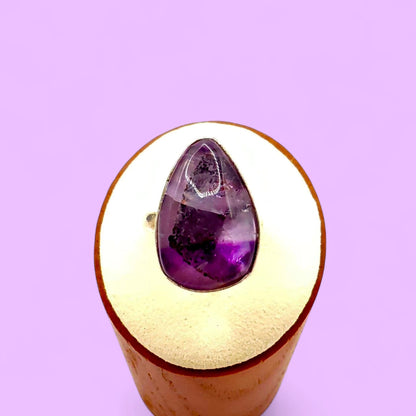 Anillo ajustable de Plata 925 con Amatista natural | Calma e Intuición | Magicka Shop SKU ANIL-AMATISTA-PLATA-AJUS