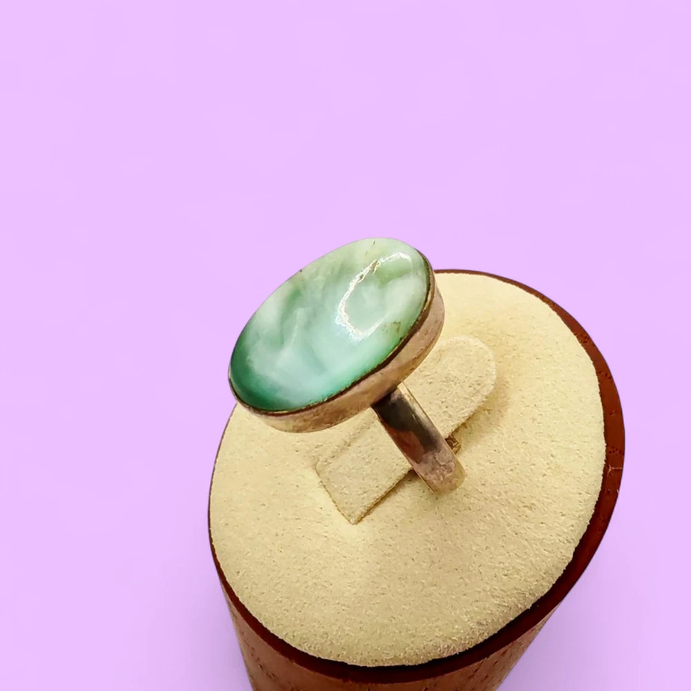Anillo ajustable de Plata 925 con Crisoprasa natural - Alegría y Sanación | Magicka Shop SKU ANIL-CRISO-PLATA-AJUS