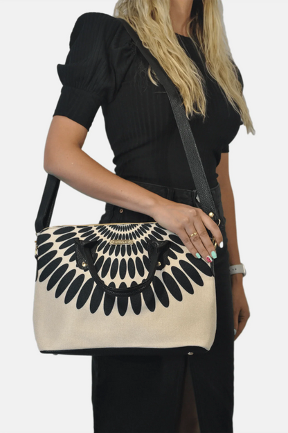 Bolso de mano y bandolera grande Lucia Pétalos negros | CHULA Tulum