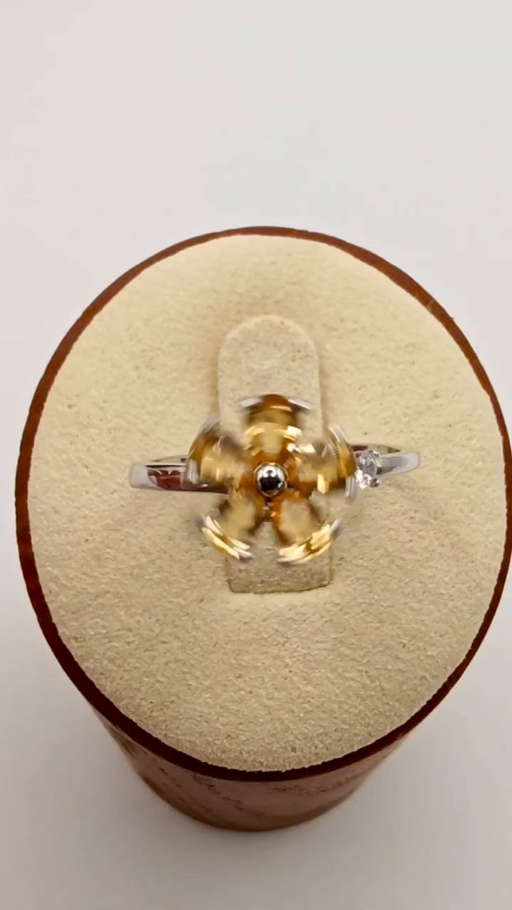 Anillo antiestrés giratorio de Plata 925 con Citrino en flor y pequeñas circonitas | Magicka Shop SKU ANIL-CITRI-GIR-PL-AJ

