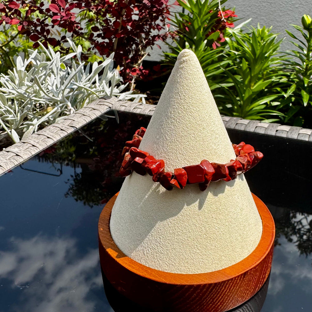 Pulsera elástica de chips de Jaspe Rojo de Brasil - Energía y Protección | Magicka Shop SKU PULS-JASPROJO-CH