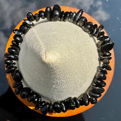 Pulsera elástica de chips de Obsidiana Negra de México detalle