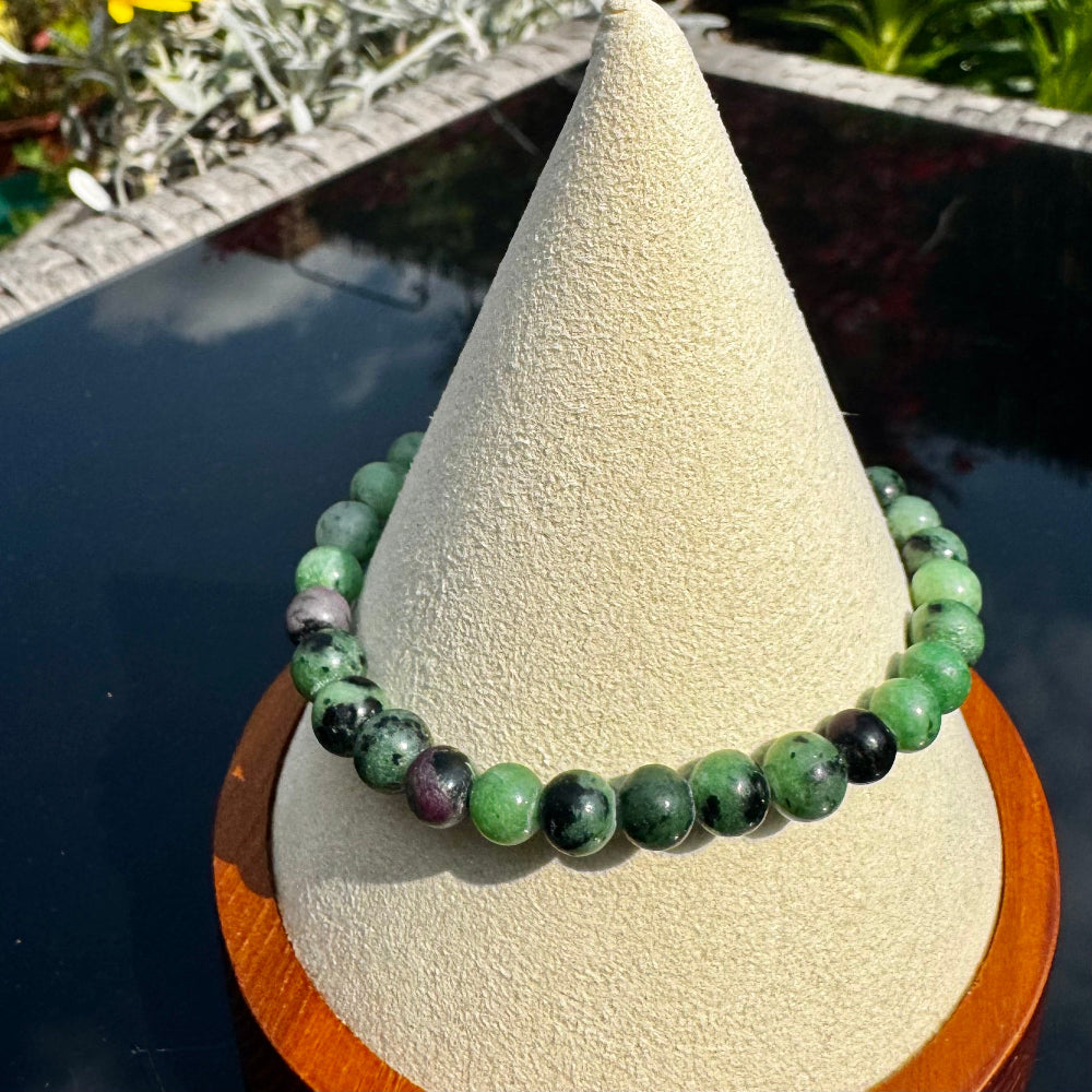 Pulsera elástica de Zoisita con Rubí (bolas 6mm, Rubí fluorescente UV) de Madagascar | Magicka Shop SKU PULS-ZOIRUBI-B6