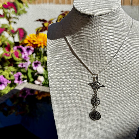 Amuleto Triple Protección de Plata 925 con Nudo de Bruja, Tetragramatón y San Benito, activado | Magicka Shop SKU AMUL-TRIPROT-PLATA
